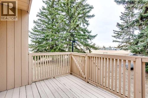9, 225 Berwick Drive Nw, Calgary, AB - Outdoor
