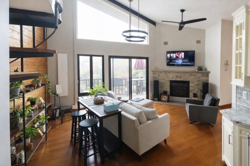Salon - 301-22 Ch. Des Terrasses, Saint-Sauveur, QC - Indoor Photo Showing Living Room With Fireplace