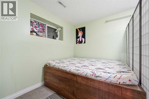 80 Taradale Drive S, Calgary, AB - Indoor Photo Showing Bedroom