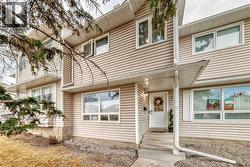 21 Woodfern Road SW  Calgary, AB T2W 4Y4