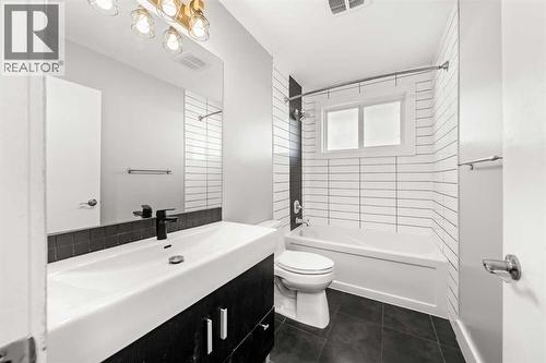 4520 Greenview Drive Ne, Calgary, AB - Indoor Photo Showing Bathroom