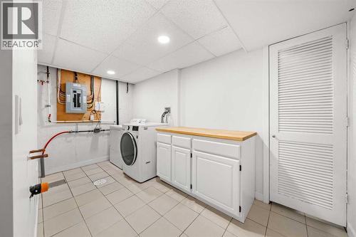 4520 Greenview Drive Ne, Calgary, AB - Indoor Photo Showing Laundry Room