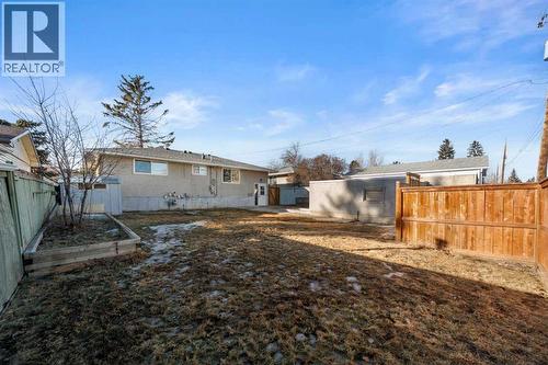 4520 Greenview Drive Ne, Calgary, AB - Outdoor