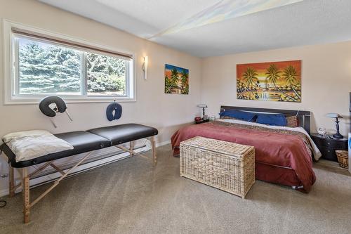 209 27Th Avenue, Erickson, BC - Indoor Photo Showing Bedroom