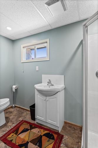 209 27Th Avenue, Erickson, BC - Indoor Photo Showing Bathroom