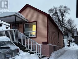 18 HOLMESDALE CRESCENT  Toronto, ON M6E 1Y5