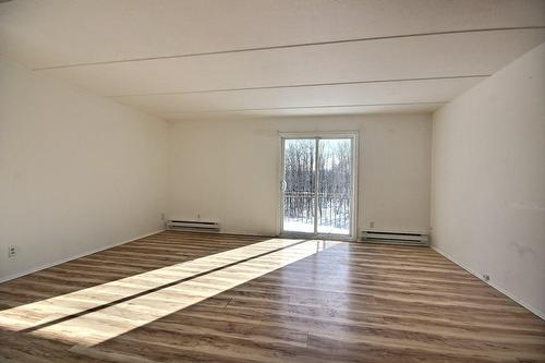 Salon - 122 Rue Orléans, Cowansville, QC - Indoor Photo Showing Other Room
