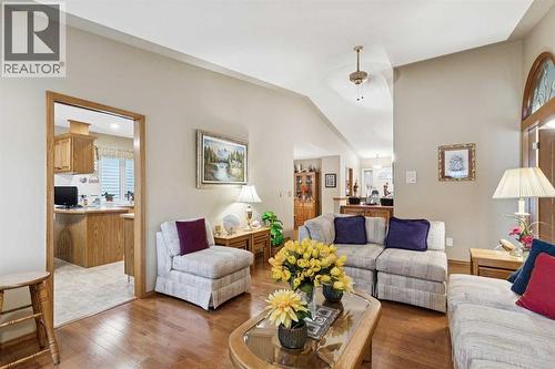 1025 Shawnee Road Sw, Calgary, AB - Indoor Photo Showing Living Room