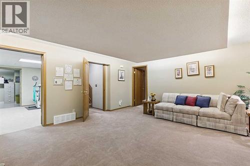 1025 Shawnee Road Sw, Calgary, AB - Indoor