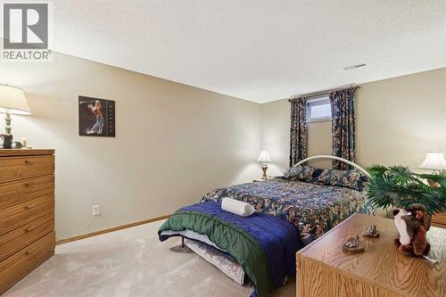 1025 Shawnee Road Sw, Calgary, AB - Indoor Photo Showing Bedroom