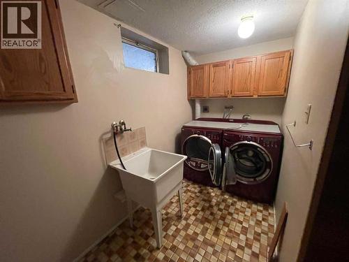 471 78 Avenue Ne, Calgary, AB - Indoor Photo Showing Laundry Room