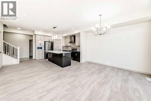 31 Lucas Passage Nw, Calgary, AB - Indoor Photo Showing Kitchen