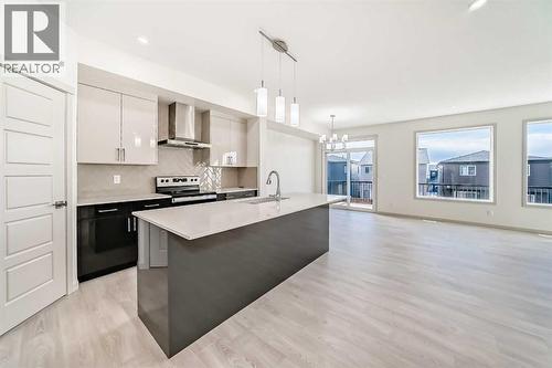 31 Lucas Passage Nw, Calgary, AB - Indoor Photo Showing Kitchen With Upgraded Kitchen