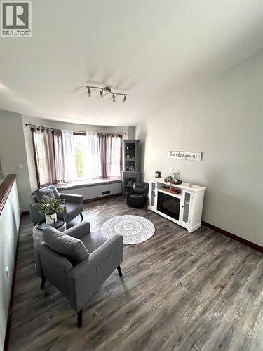 223 15 Street E, Brooks, AB - Indoor