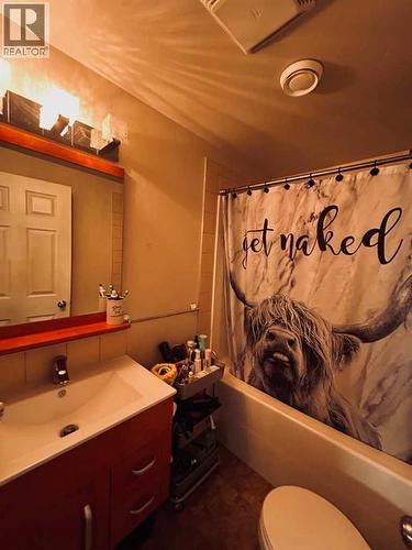 223 15 Street E, Brooks, AB - Indoor Photo Showing Bathroom