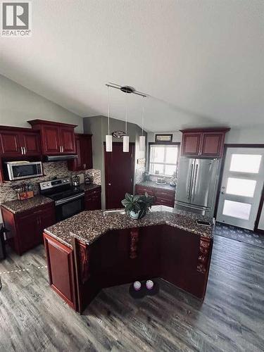 223 15 Street E, Brooks, AB - Indoor Photo Showing Kitchen