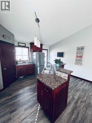 223 15 Street E, Brooks, AB - Indoor Photo Showing Kitchen