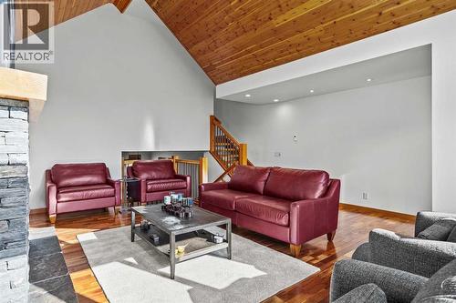 7 Creekside Mews, Canmore, AB - Indoor Photo Showing Living Room