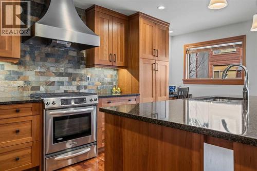 7 Creekside Mews, Canmore, AB - Indoor Photo Showing Kitchen