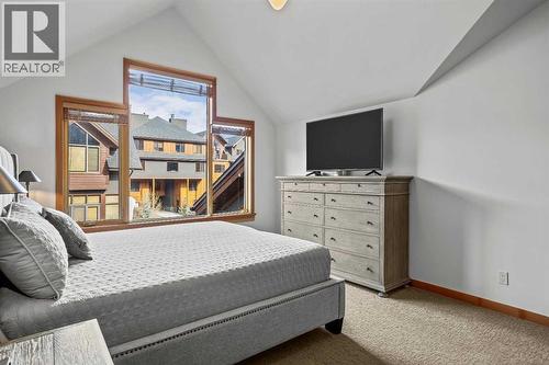 7 Creekside Mews, Canmore, AB - Indoor Photo Showing Bedroom