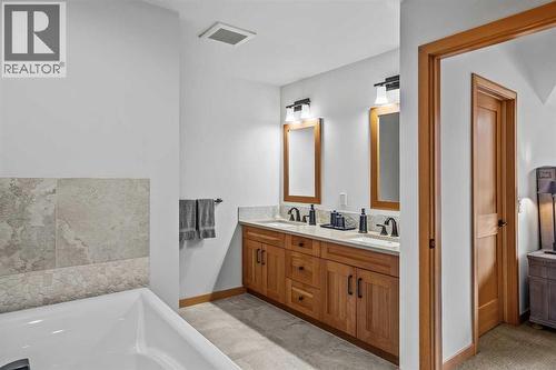 7 Creekside Mews, Canmore, AB - Indoor Photo Showing Bathroom