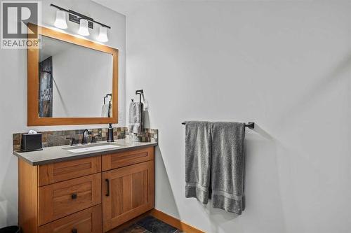 7 Creekside Mews, Canmore, AB - Indoor Photo Showing Bathroom