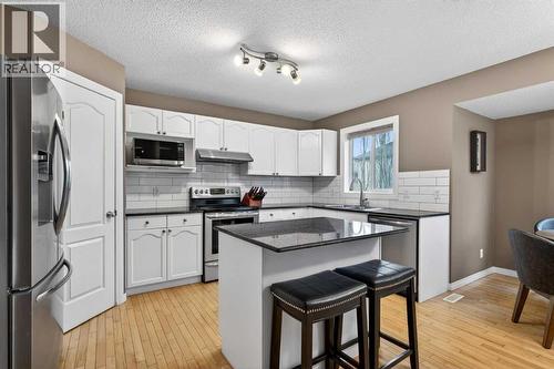 69 Elkton Way Sw, Calgary, AB - Indoor Photo Showing Kitchen With Upgraded Kitchen