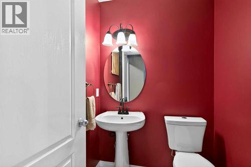 69 Elkton Way Sw, Calgary, AB - Indoor Photo Showing Bathroom