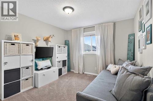 69 Elkton Way Sw, Calgary, AB - Indoor Photo Showing Bedroom