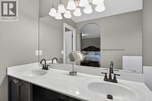 69 Elkton Way Sw, Calgary, AB - Indoor Photo Showing Bathroom