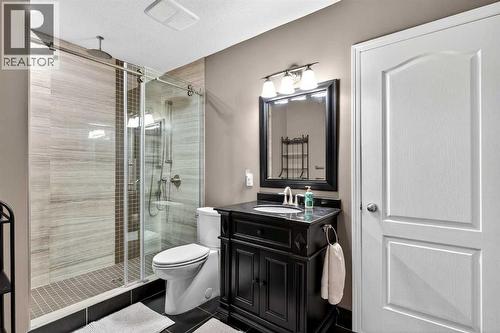 69 Elkton Way Sw, Calgary, AB - Indoor Photo Showing Bathroom
