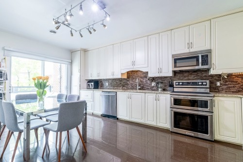 Kitchen - 2490 Rue Major, Montréal (Saint-Laurent), QC - Indoor Photo Showing Kitchen With Upgraded Kitchen