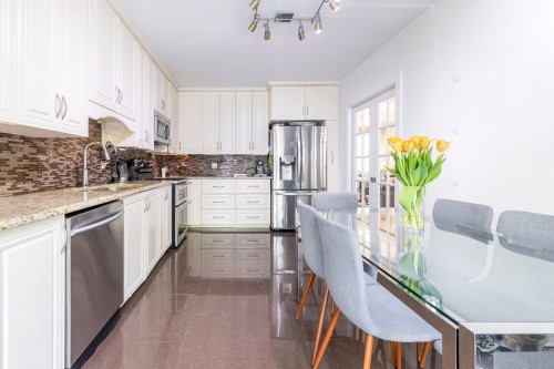 Kitchen - 2490 Rue Major, Montréal (Saint-Laurent), QC - Indoor Photo Showing Kitchen With Upgraded Kitchen