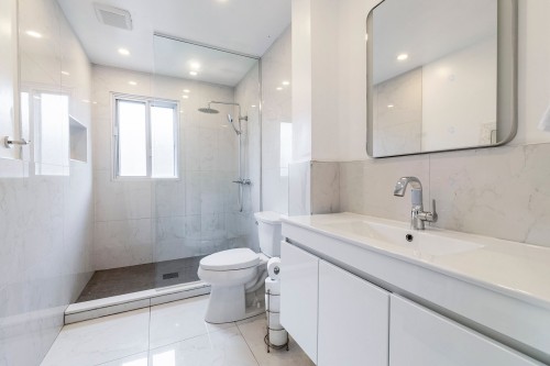 Ensuite bathroom - 2490 Rue Major, Montréal (Saint-Laurent), QC - Indoor Photo Showing Bathroom