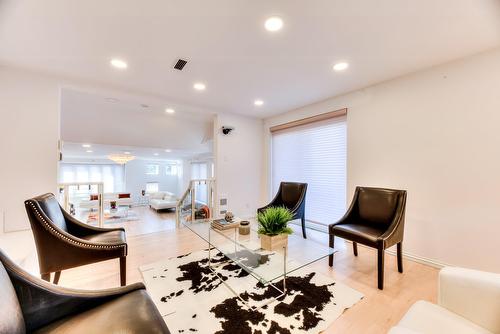 Salle familiale - 5782 Rue Fleet, Hampstead, QC - Indoor Photo Showing Living Room