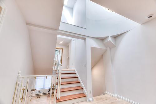 Escalier - 5782 Rue Fleet, Hampstead, QC - Indoor Photo Showing Other Room