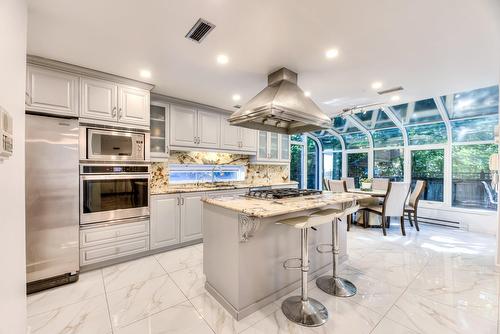 Cuisine - 5782 Rue Fleet, Hampstead, QC - Indoor Photo Showing Kitchen With Upgraded Kitchen