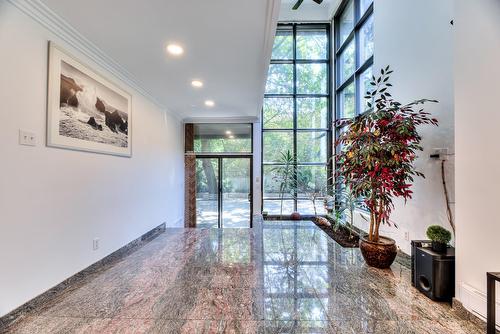 Salon - 5782 Rue Fleet, Hampstead, QC - Indoor Photo Showing Other Room