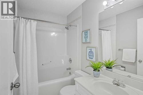 134 Hamptons Heath Nw, Calgary, AB - Indoor Photo Showing Bathroom
