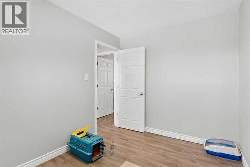 Bedroom 1 - 321 Haddon Road Sw, Calgary, AB - Indoor