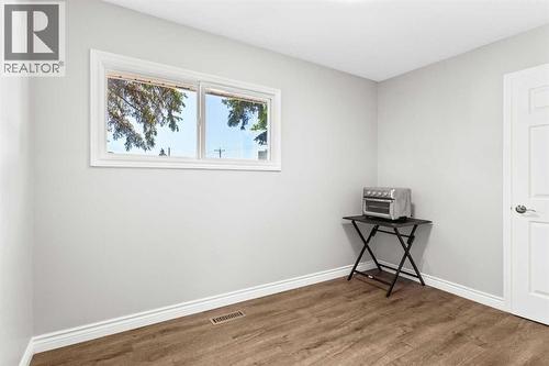 Bedroom 2 - 321 Haddon Road Sw, Calgary, AB - Indoor Photo Showing Other Room
