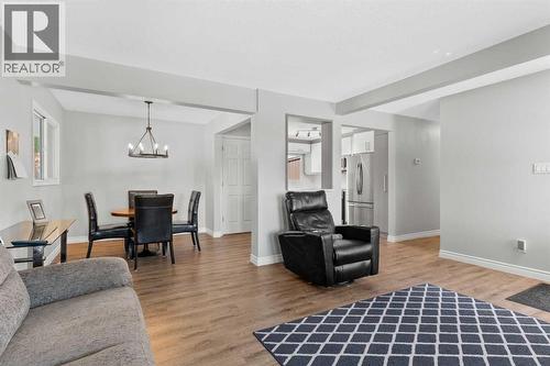 Living Room - 321 Haddon Road Sw, Calgary, AB - Indoor Photo Showing Living Room