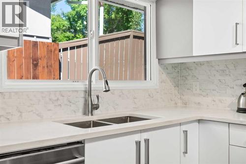 Kitchen - 321 Haddon Road Sw, Calgary, AB - Indoor Photo Showing Kitchen With Double Sink With Upgraded Kitchen