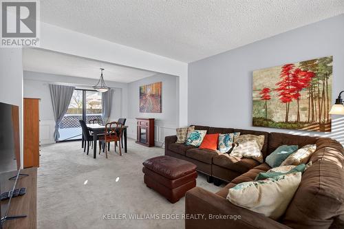 5 Giffin Road, Hamilton, ON - Indoor Photo Showing Living Room