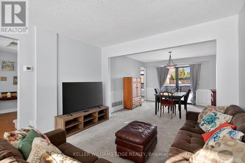 5 Giffin Road, Hamilton, ON - Indoor Photo Showing Living Room