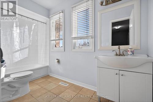 5 Giffin Road, Hamilton, ON - Indoor Photo Showing Bathroom