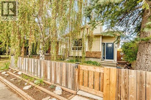 12 Taraglen Road NE  Calgary, AB T3J 2N7