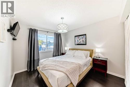 12 Taraglen Road Ne, Calgary, AB - Indoor Photo Showing Bedroom