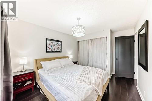 12 Taraglen Road Ne, Calgary, AB - Indoor Photo Showing Bedroom