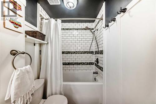 main 5 piece bath ~2021 - 12 Taraglen Road Ne, Calgary, AB - Indoor Photo Showing Bathroom